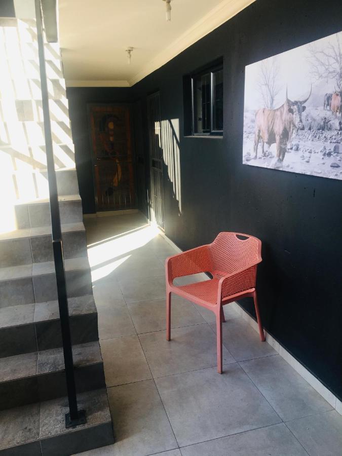 Black Rose Guesthouse Soweto Buitenkant foto