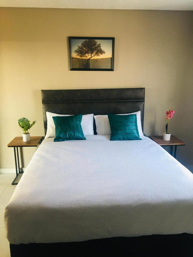 Black Rose Guesthouse Soweto Buitenkant foto