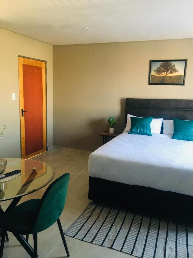 Black Rose Guesthouse Soweto Buitenkant foto