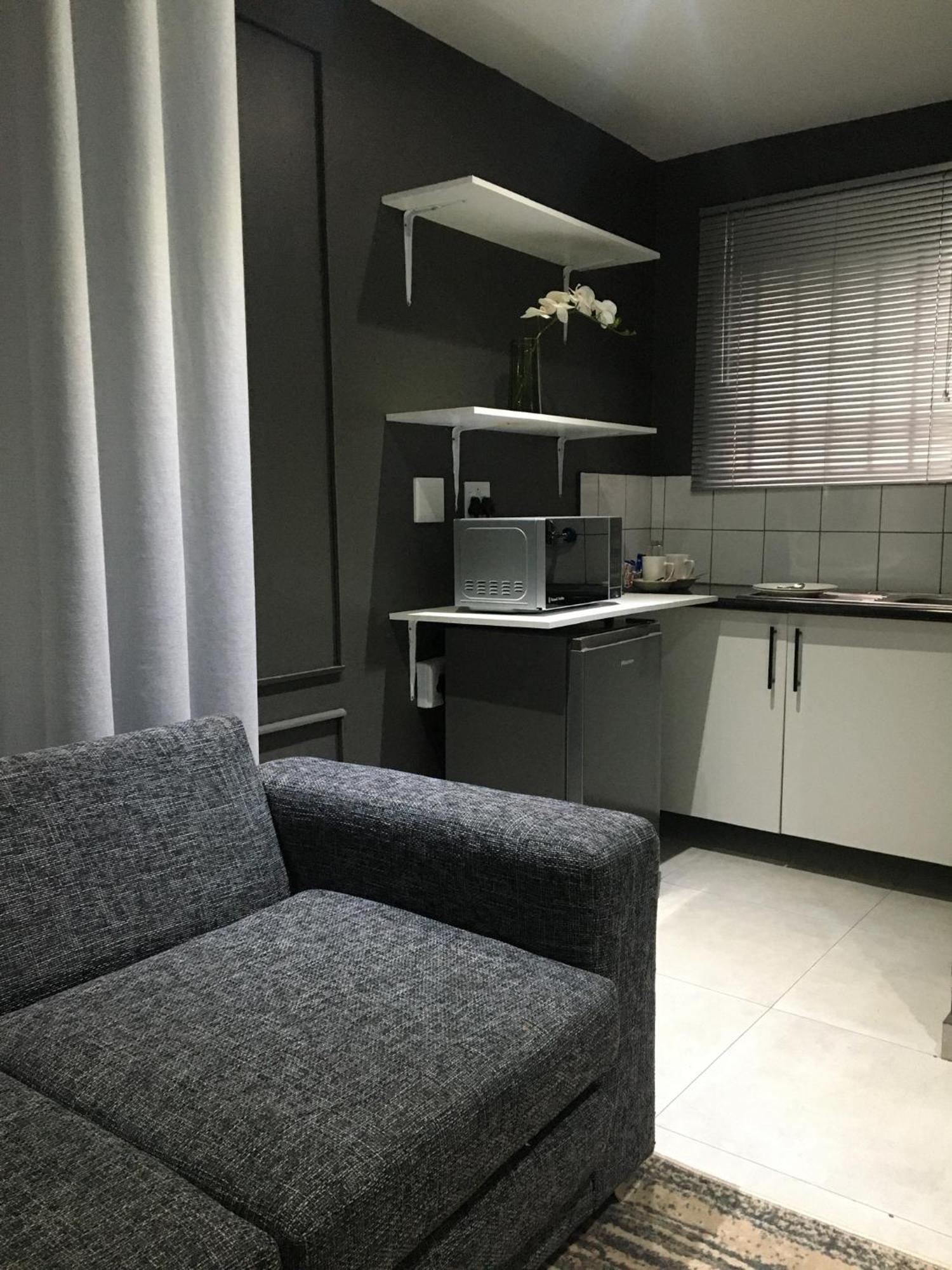 Black Rose Guesthouse Soweto Buitenkant foto